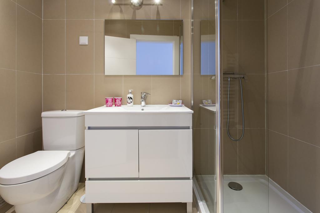 Joivy Joyful 2Br Apt With Terrace Nearby Sao Bento Palace Lisboa Chambre photo