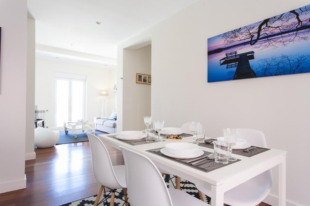 Appartement Joivy Joyful 2Br Apt With Terrace Nearby Sao Bento Palace à Lisboa Chambre photo