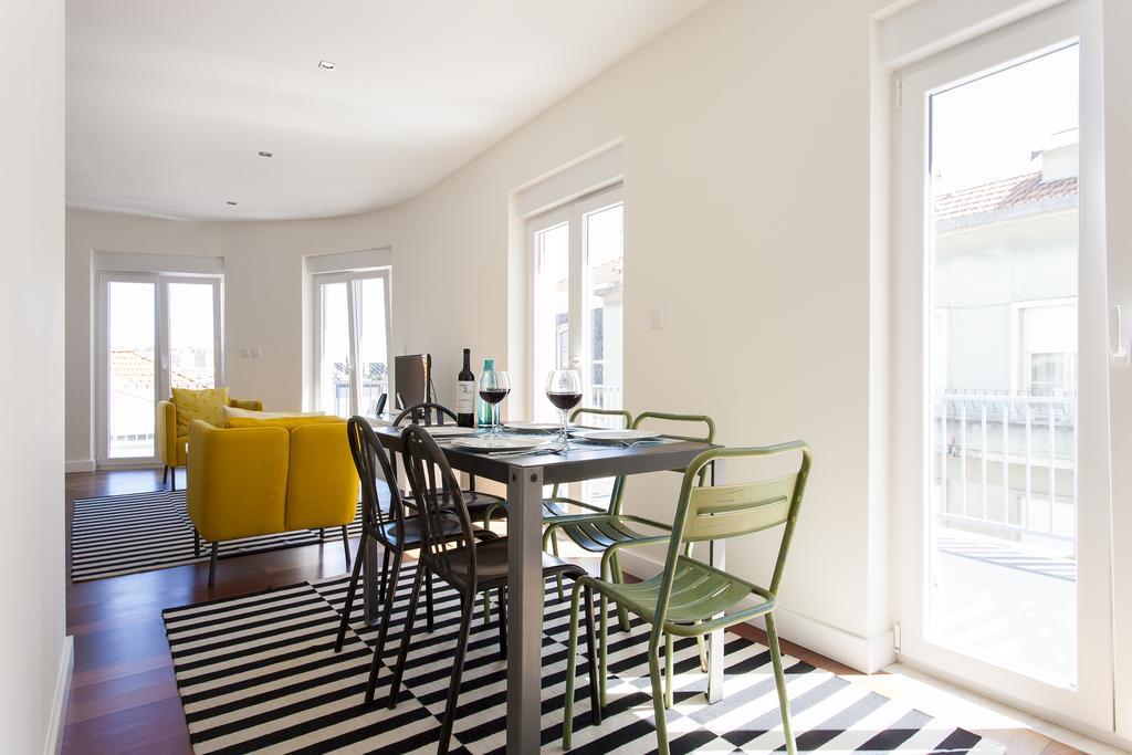 Appartement Joivy Joyful 2Br Apt With Terrace Nearby Sao Bento Palace à Lisboa Extérieur photo